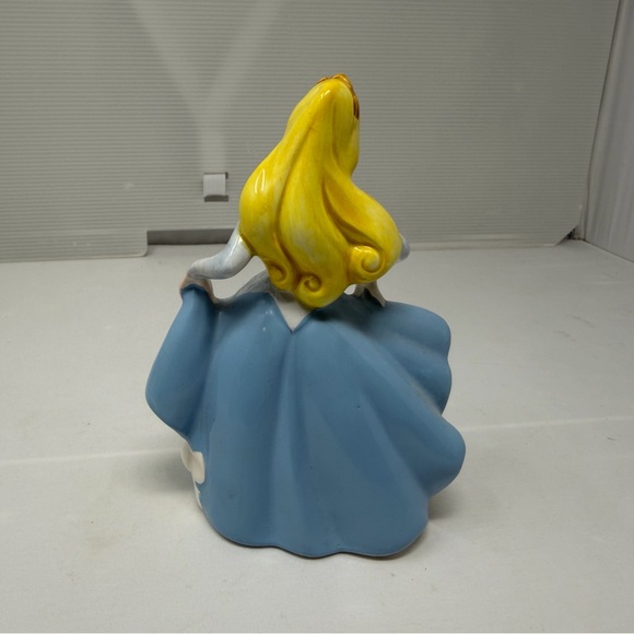 Vintage • Disney Japan • Porcelain • “Sleeping Beauty” • Aurora • Figurine - Picture 4 of 5